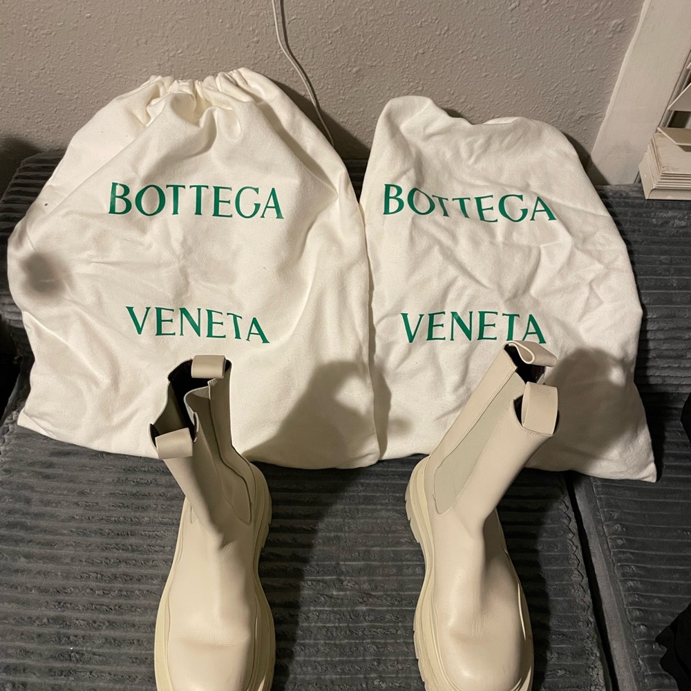 Bottega Veneta Cream Leather Boots